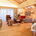 Piz Buin 4*