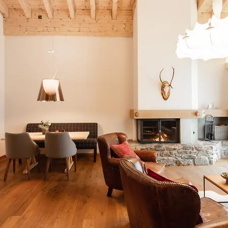 ホテル Piz Buin クロスタース